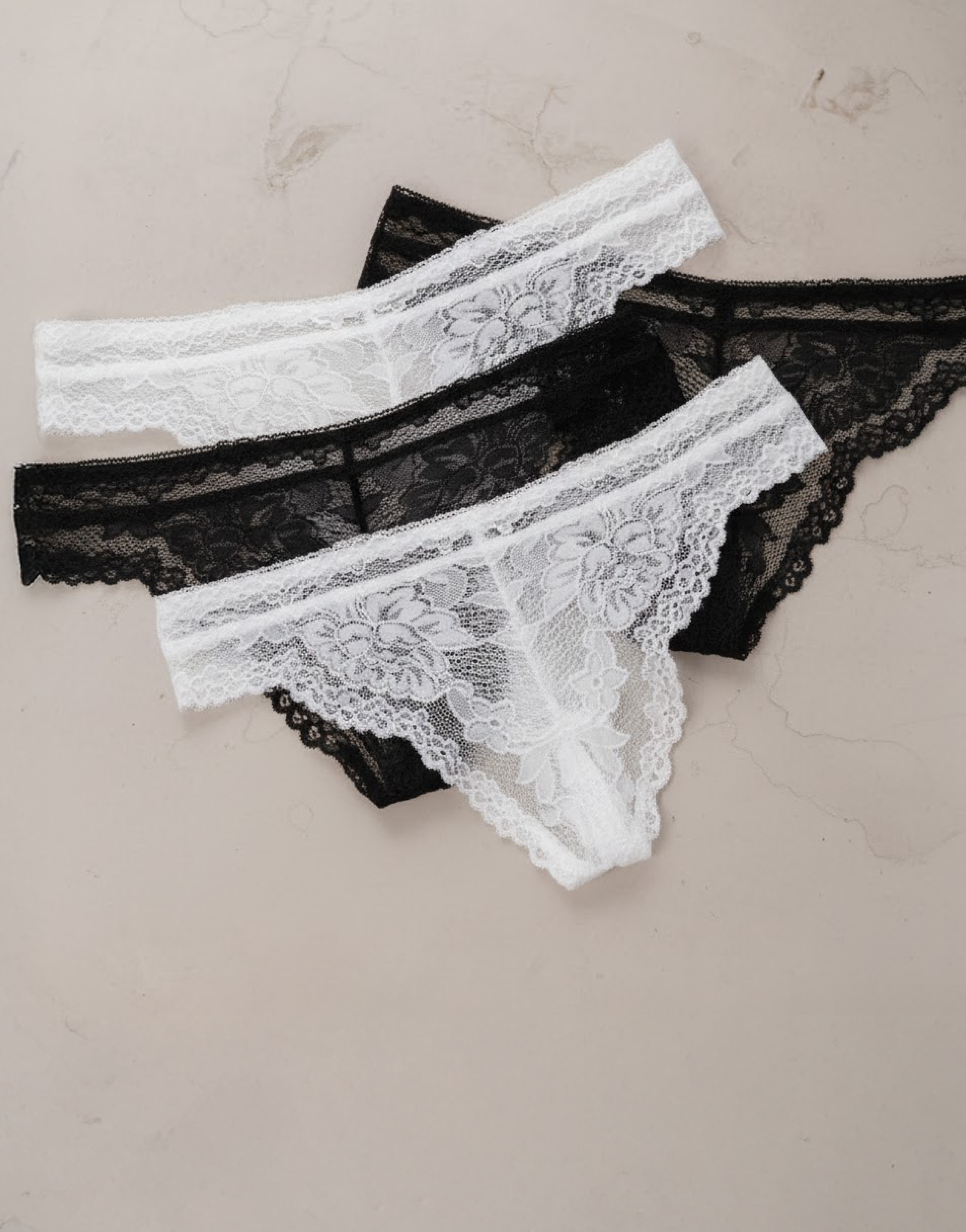 Kit Essencial 4 Calcinhas Fio Dental Em Renda Lucia