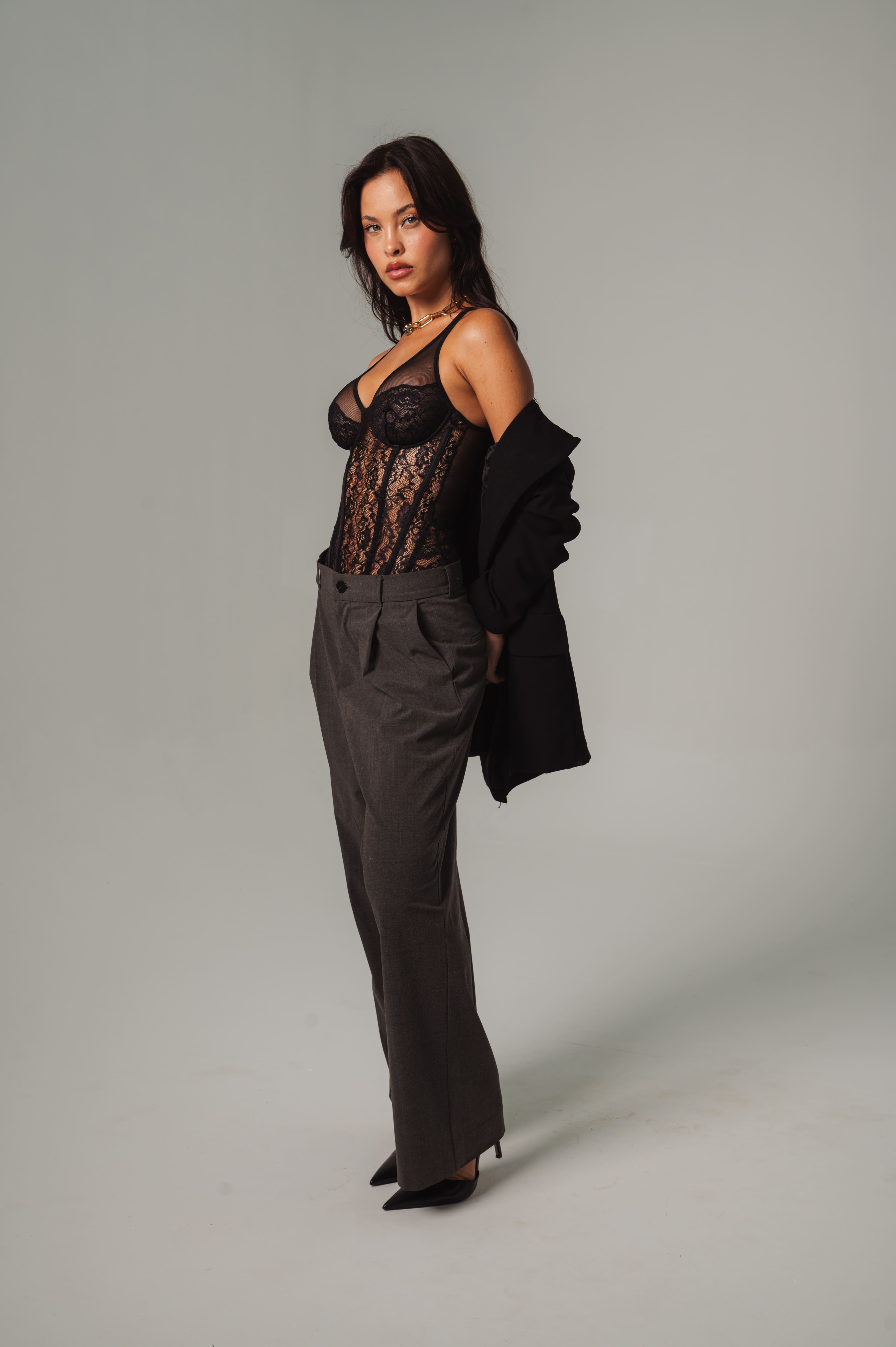 Corselet Em Renda E Tule Com Aro E Barbatanas Preto Valentine