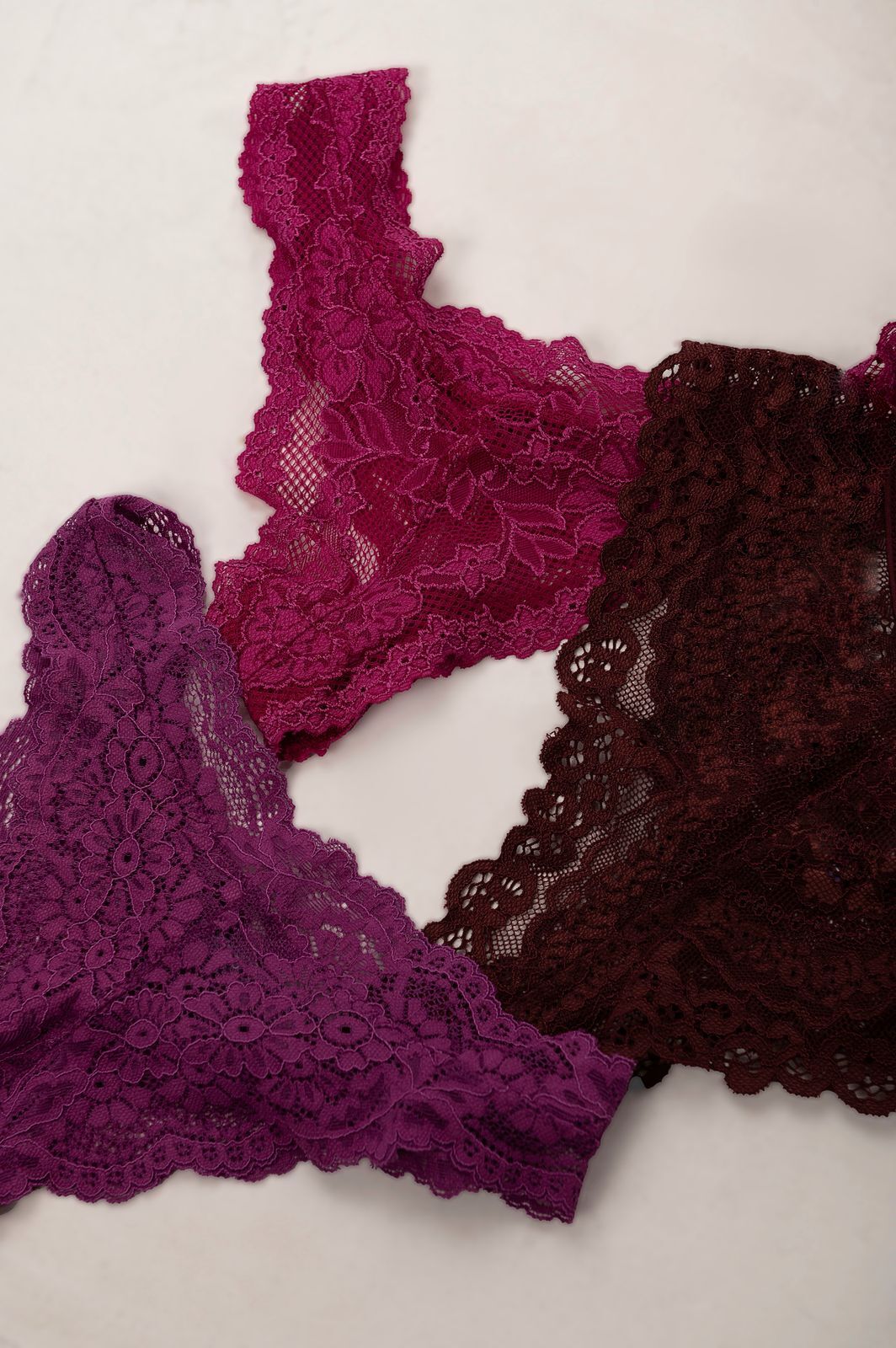 Kit 3 Calcinhas Fio Dental Em Renda Lucia Fúcsia, Roxo e Bordô