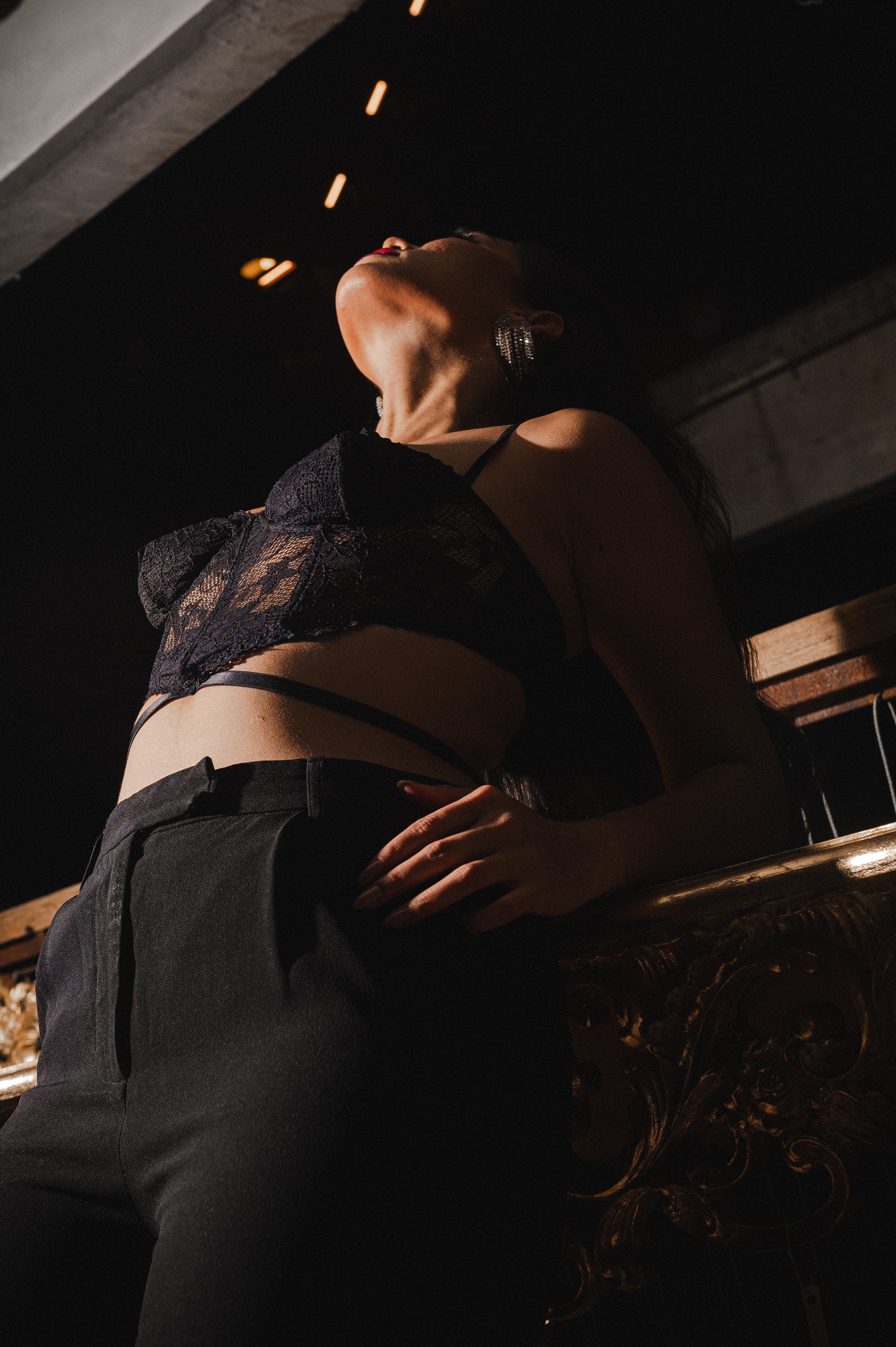 Corset De Renda Com Abertura Lateral Preto