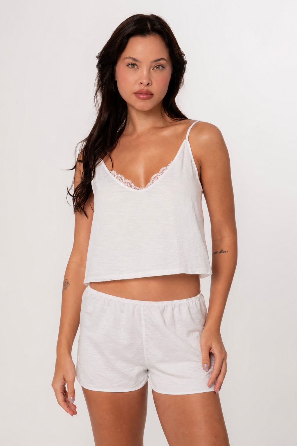 Shortdoll Essencial Off + Conjunto Meg Branco