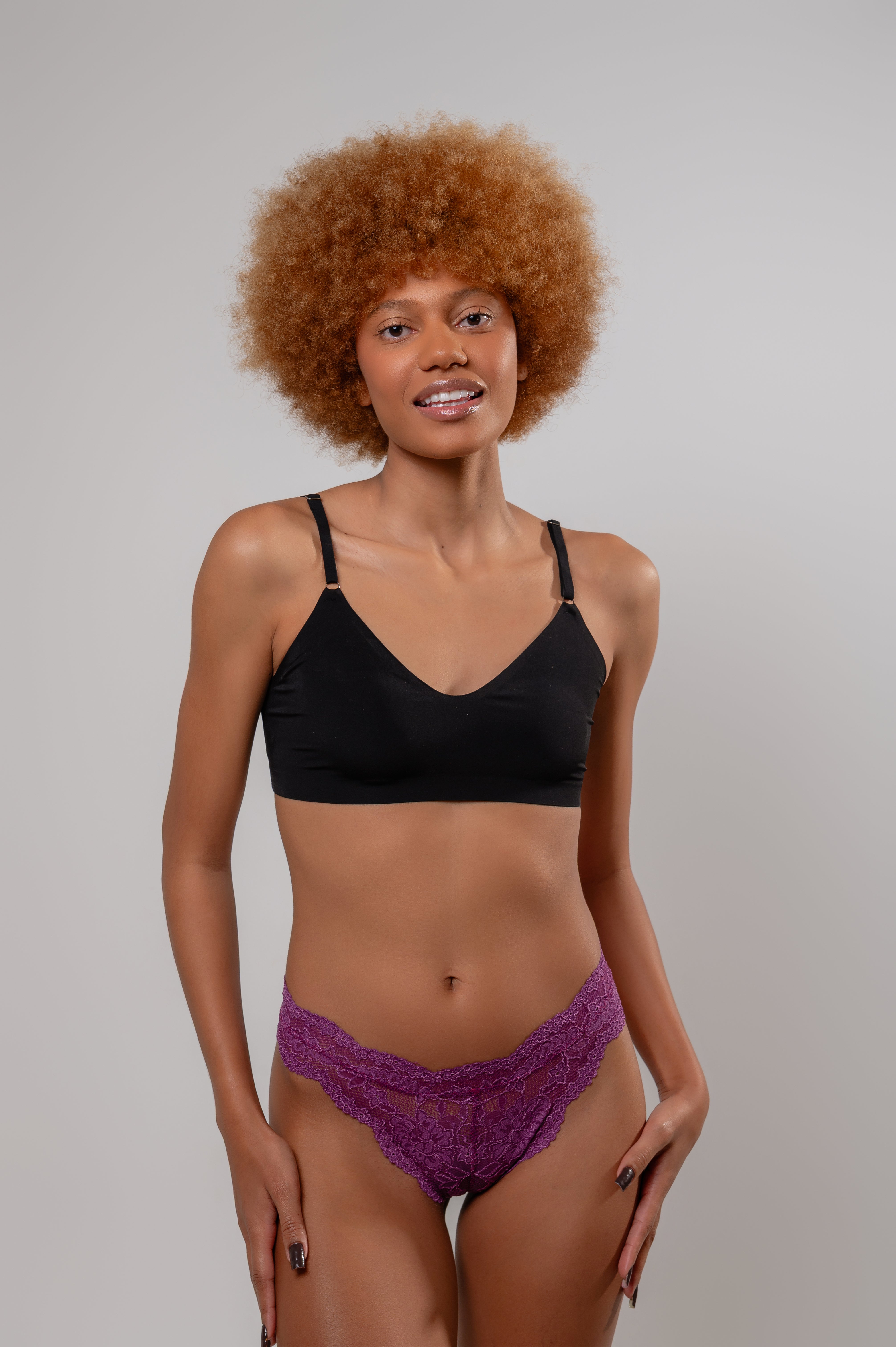 Calcinha Fio Dental Em Renda Lucia Roxa