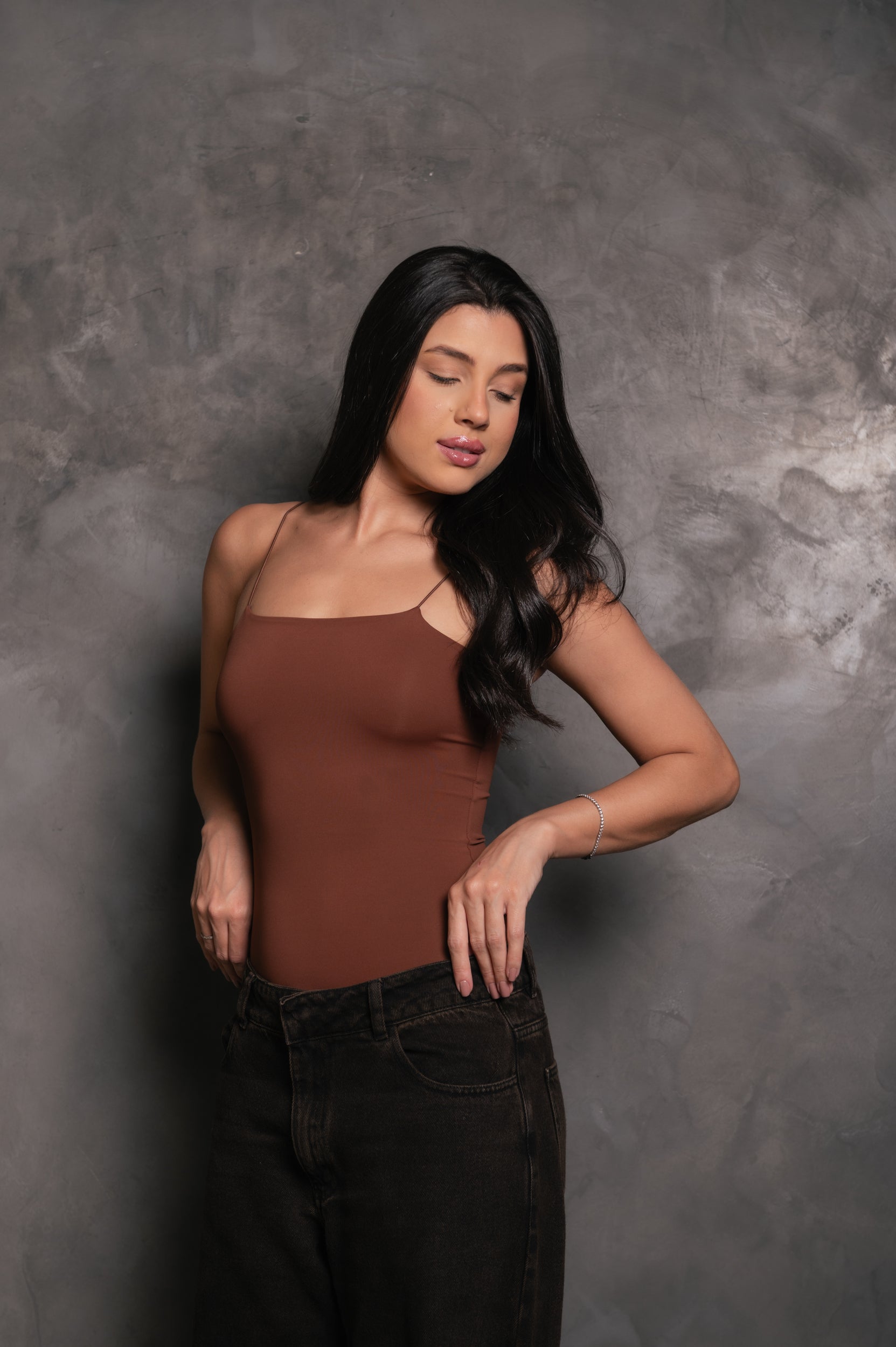 Body Alças Finas Decote Reto Microfibra Marrom