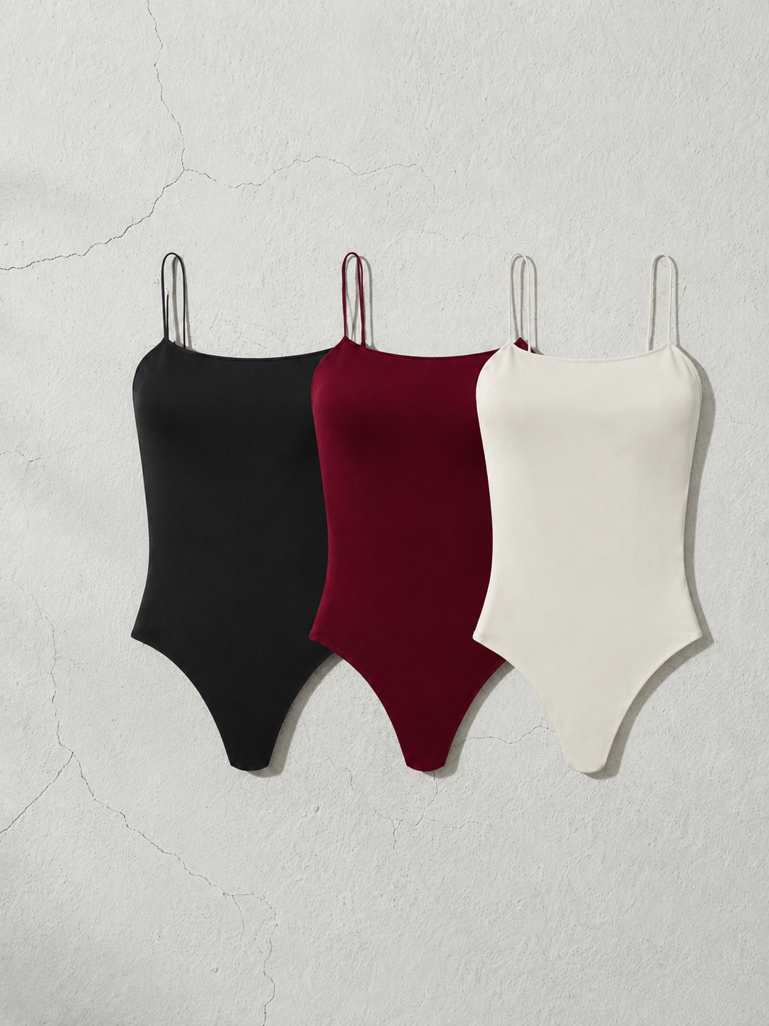Combo 3 Bodies Alças Finas Essenciais — Preto, Off White e Bordô