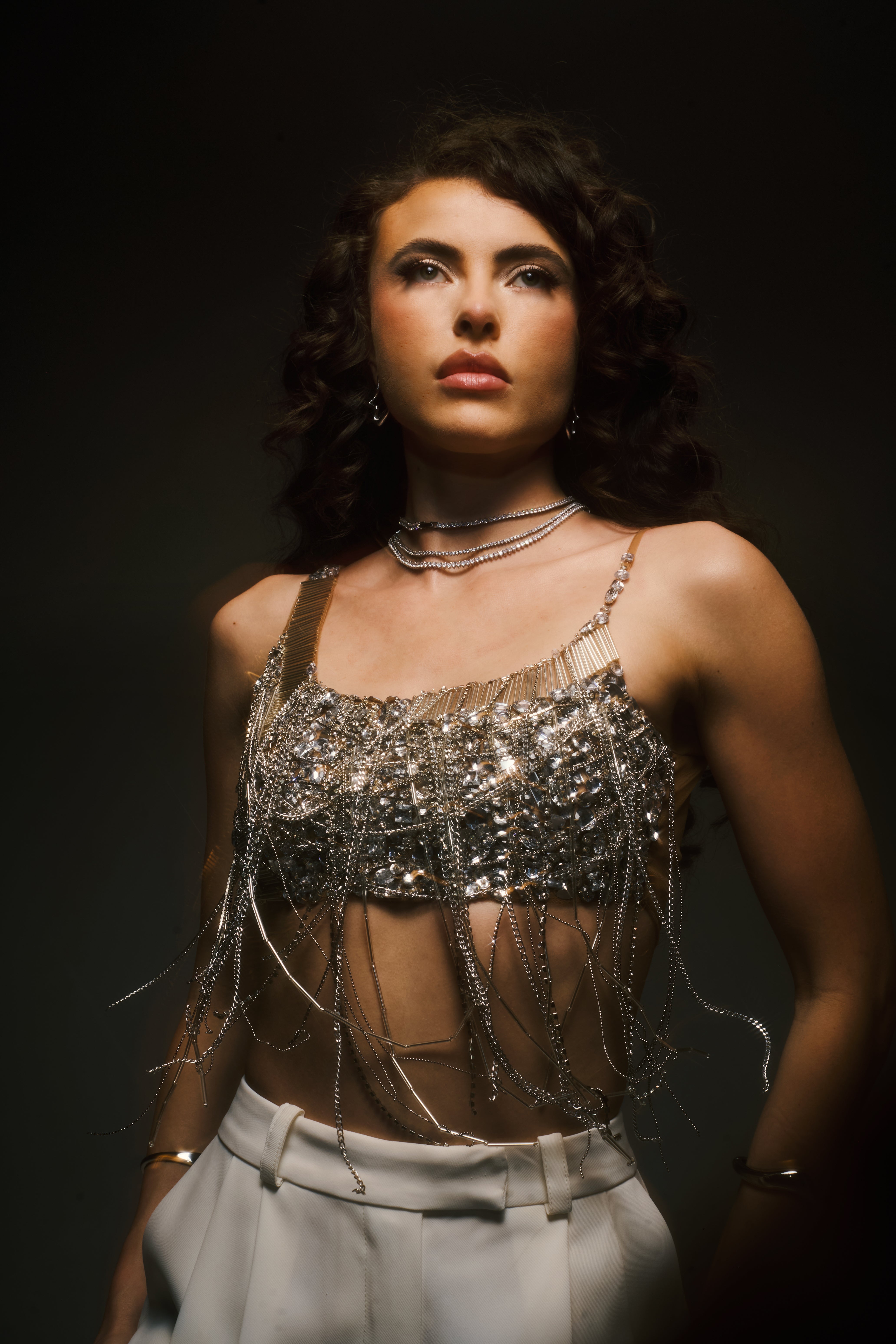 Top Instantes Reto Com Correntes Bordado Á Mão Prata