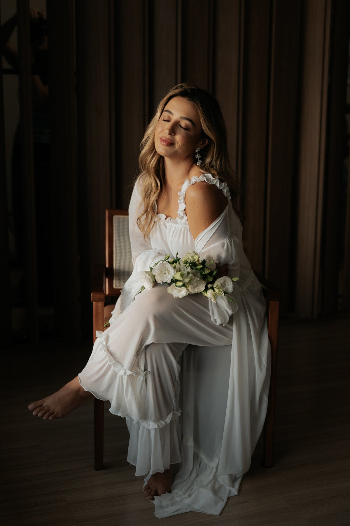 Conjunto de Tule Blusa com Amarração e Calça com Babados Off White