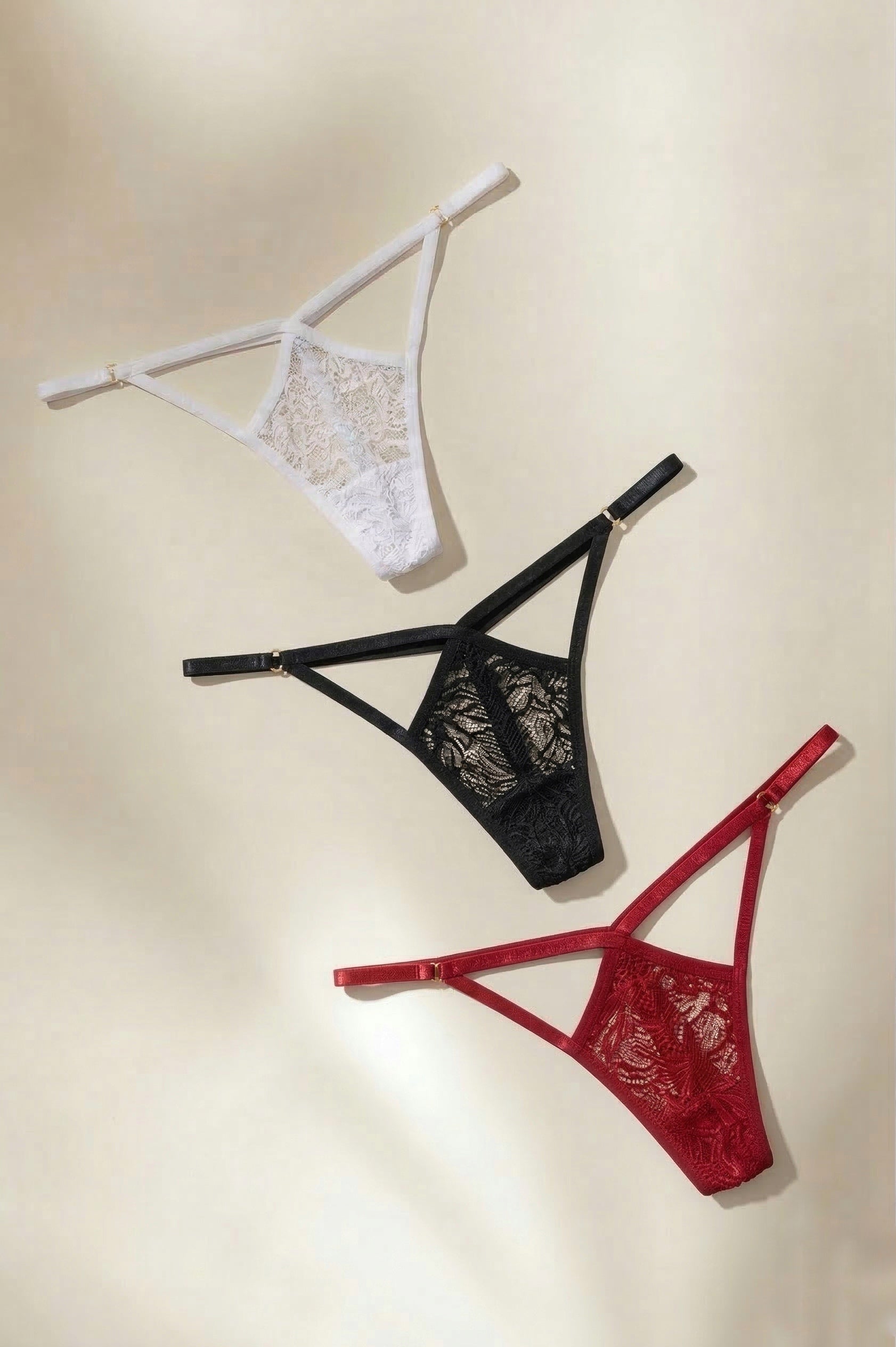 Kit 3 Calcinhas Regulagem Meg Em Renda Preto, Branco e Vermelho