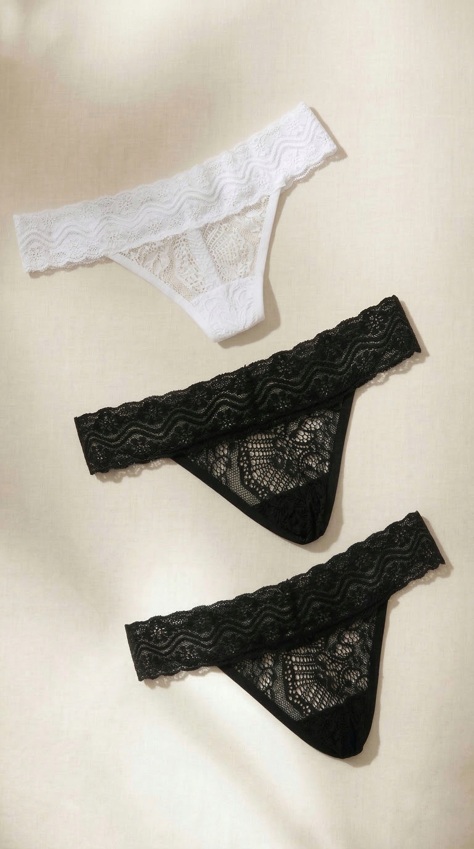 Kit Calcinha Uiara Lacys 2 Pretas 1 Branca