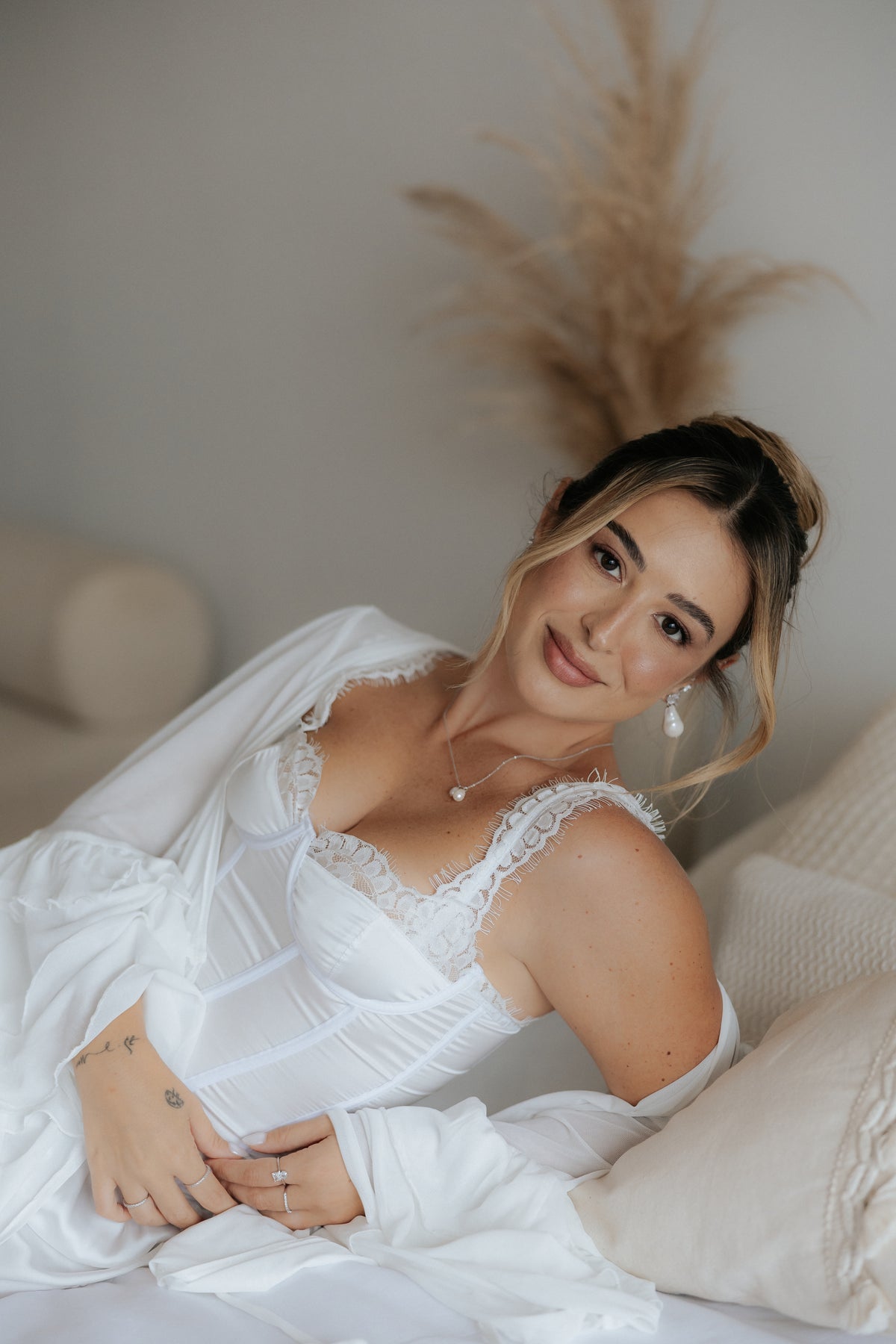 Corset de Cetim com Renda e Barbatanas Branco