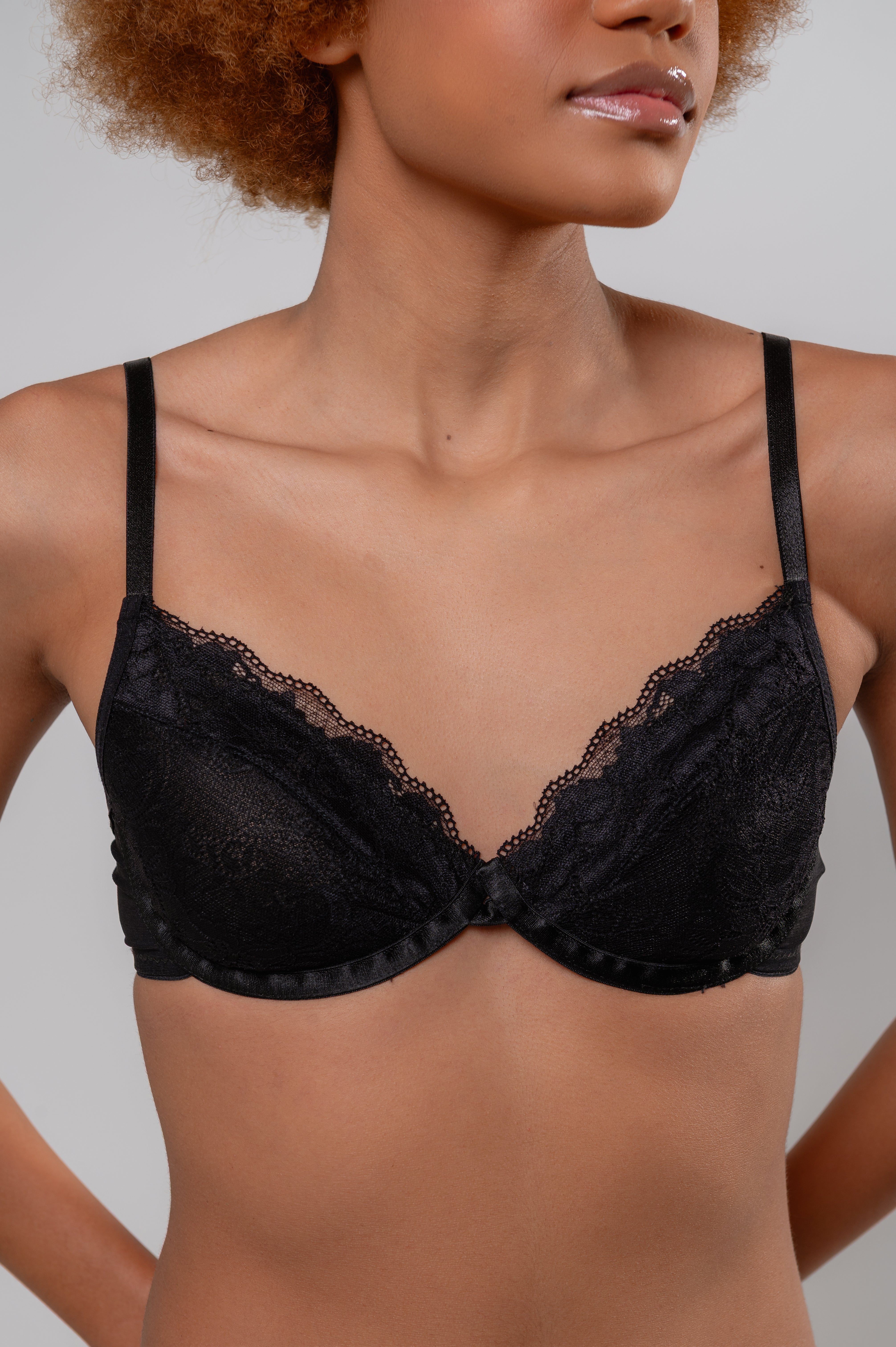 Conjunto Em Renda E Tule De Sutiã Com Aro E Calcinha Fio Dental Frida Preto