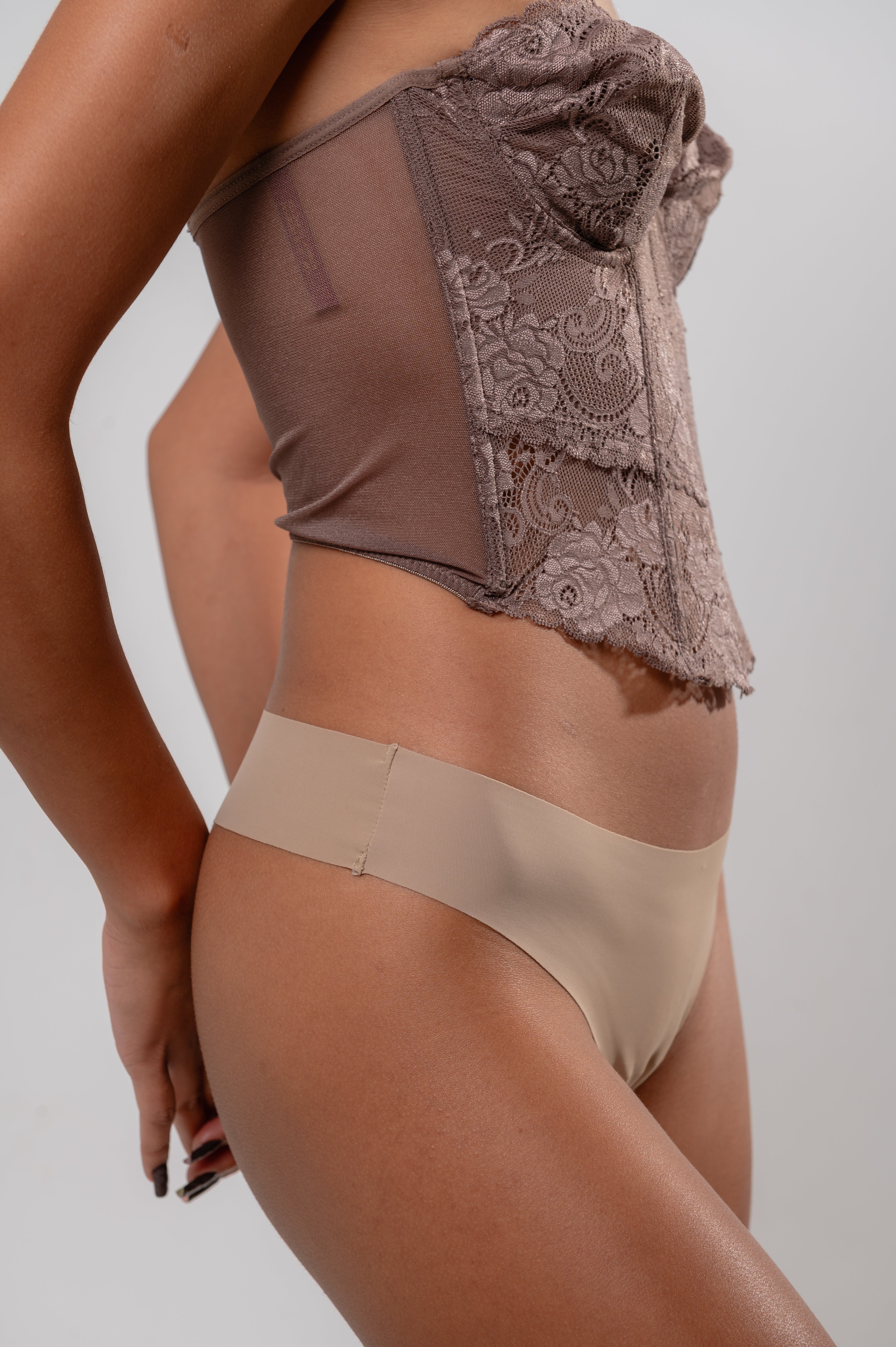 Calcinha Invisível Fio Dental sem Costura Nude