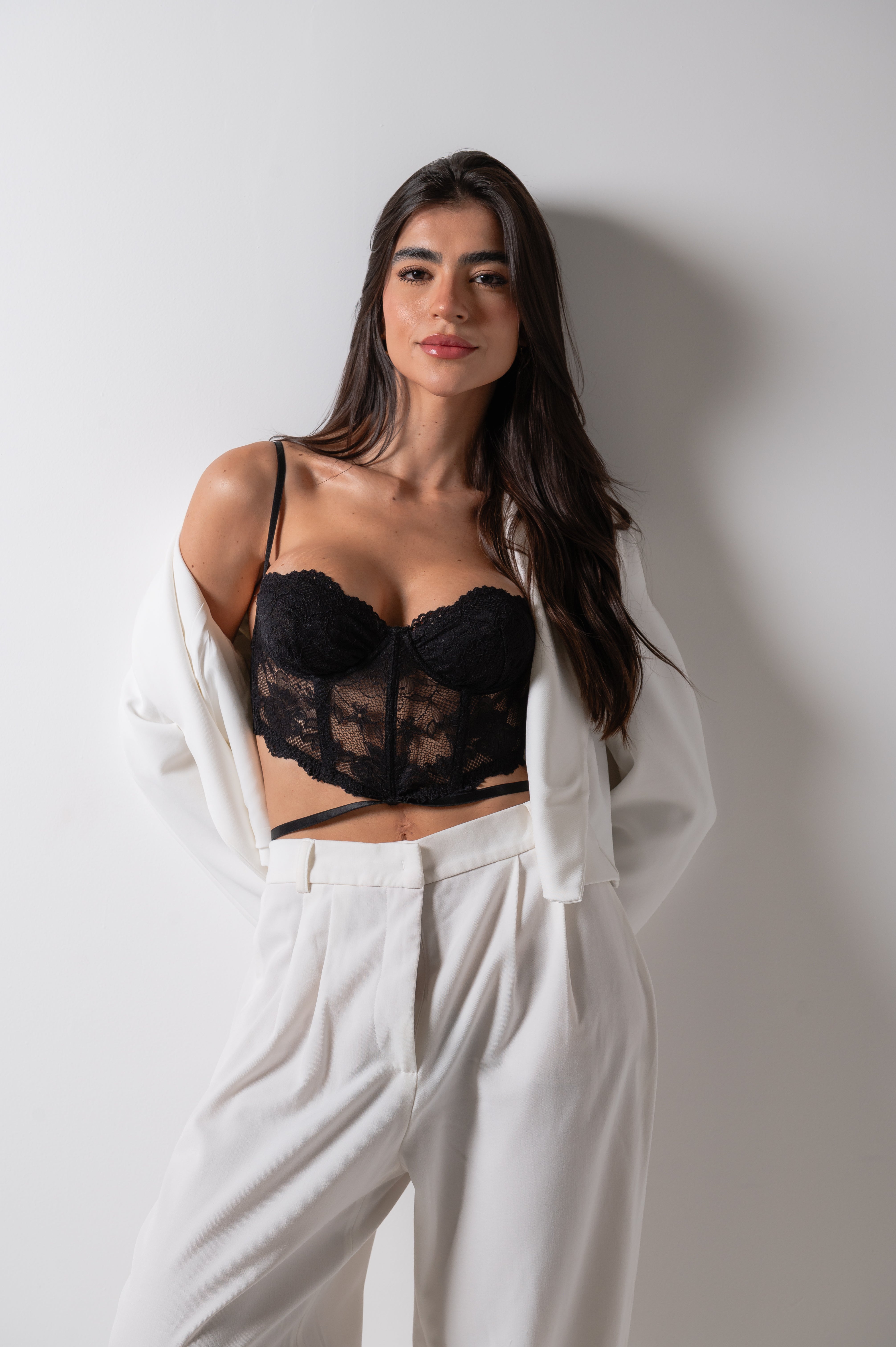 Corset De Renda Com Abertura Lateral Preto