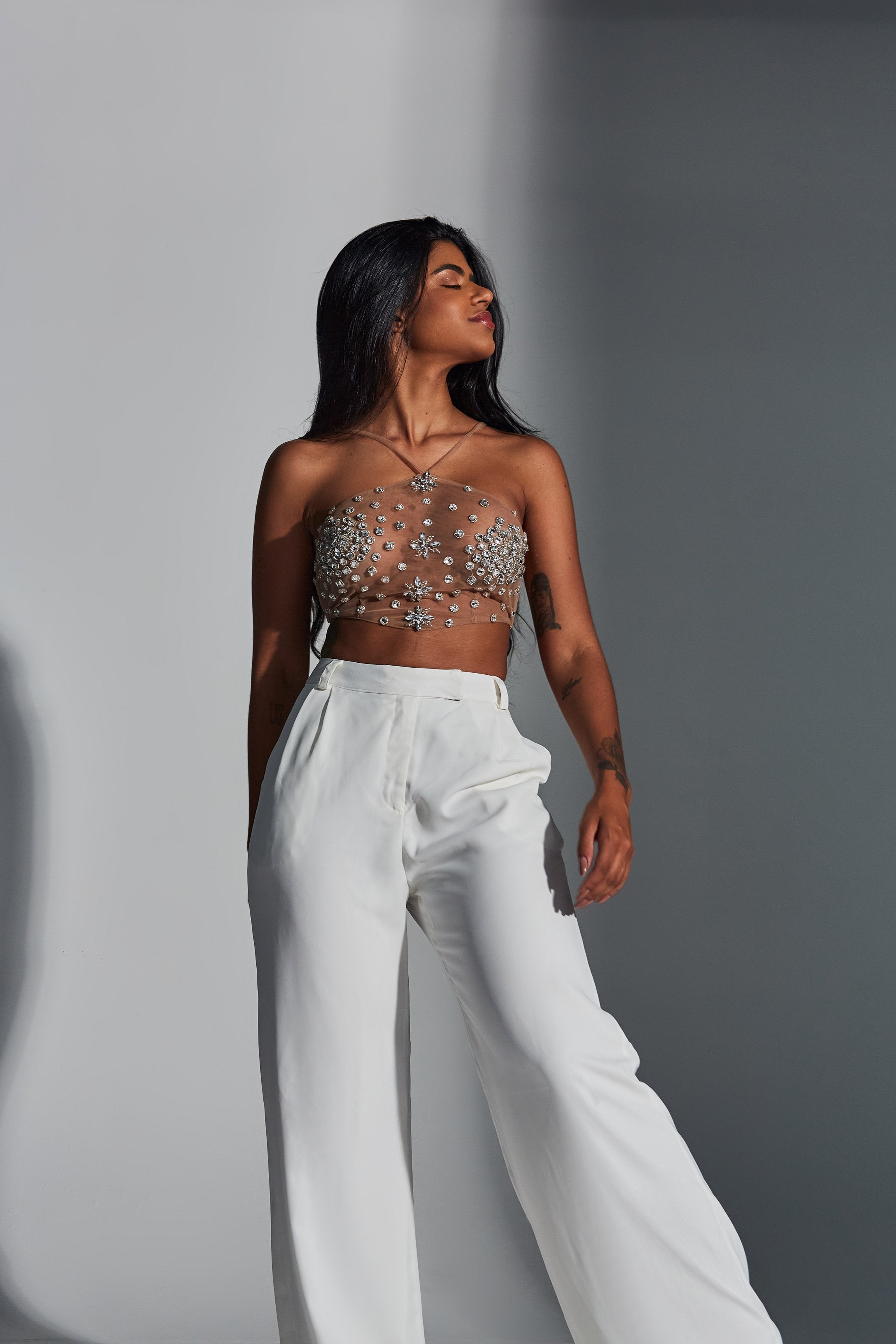 Top Frente Única Bordado Nude